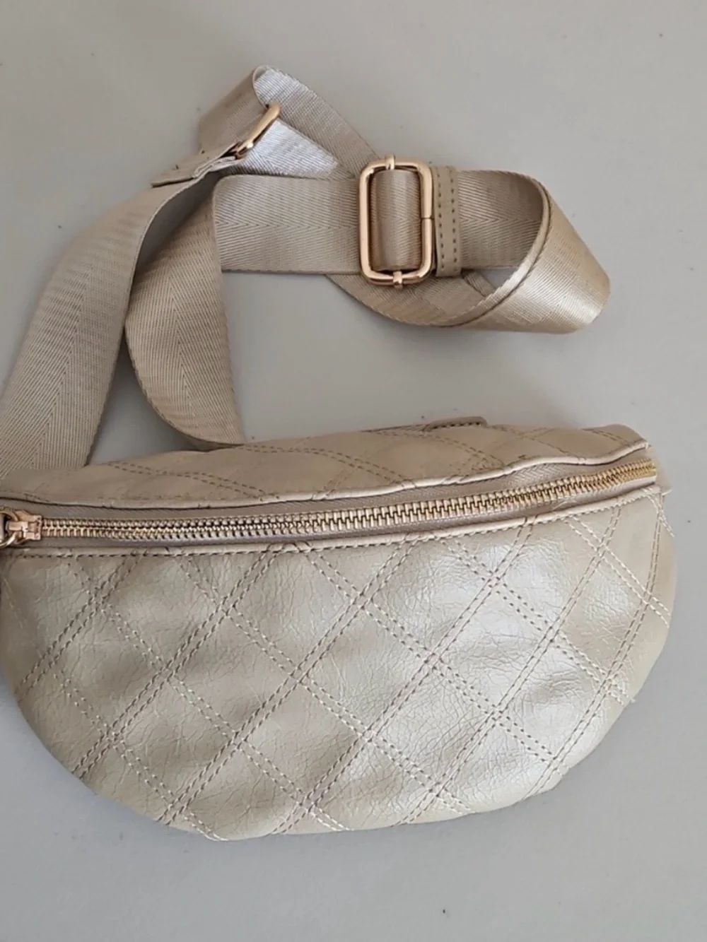 Taupe Quilted Vegan Leather Crossbody Pouch – EUC (Strap Flaw Noted) - Picture 3 of 17